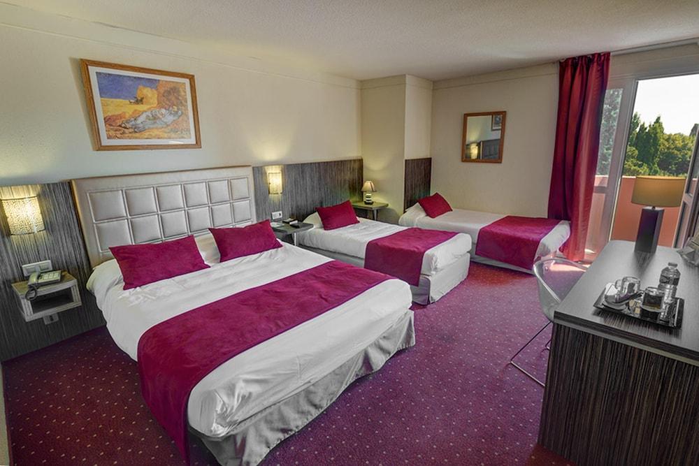 Atrium Centre 3* Arles