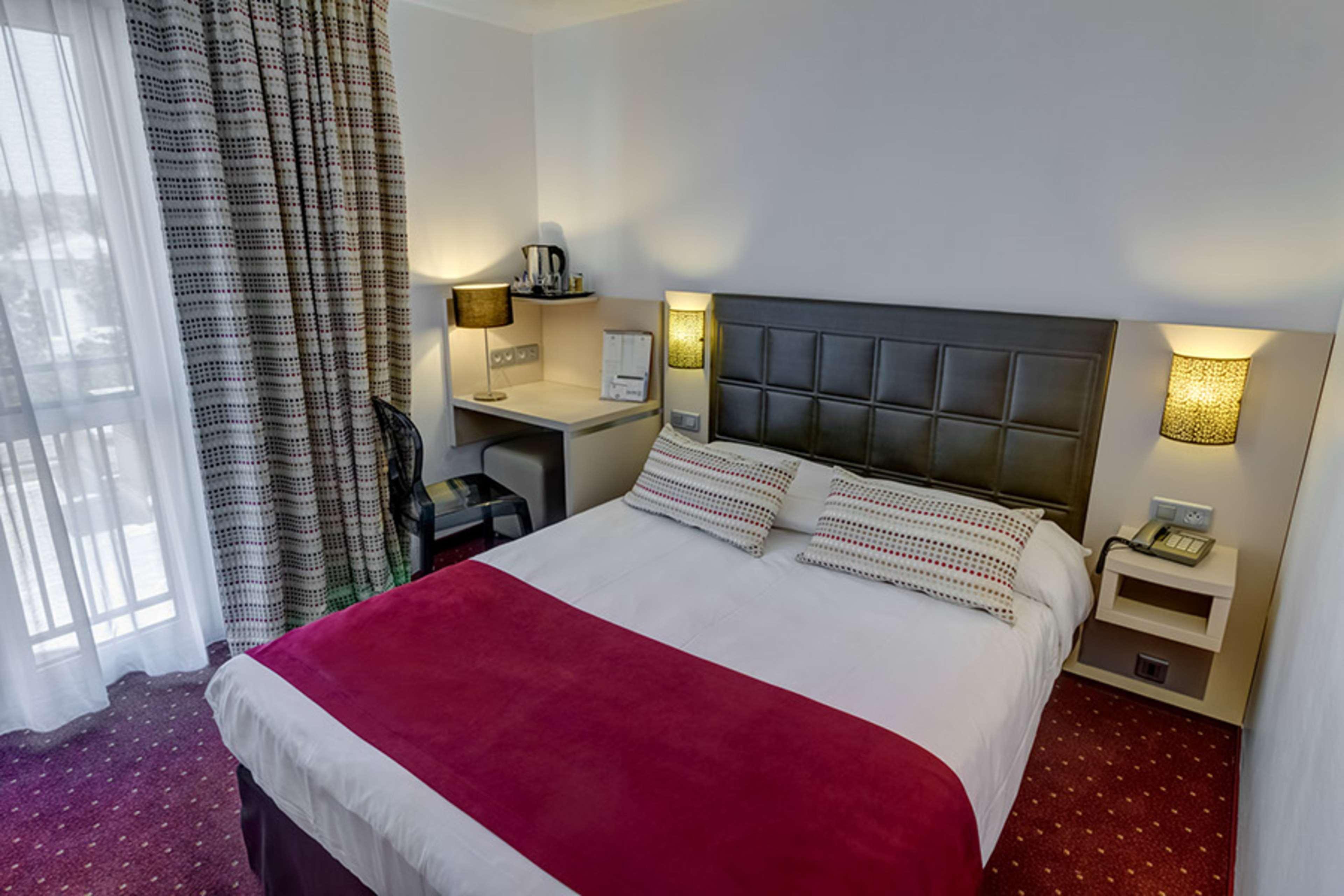 Atrium Centre Hotel 3*