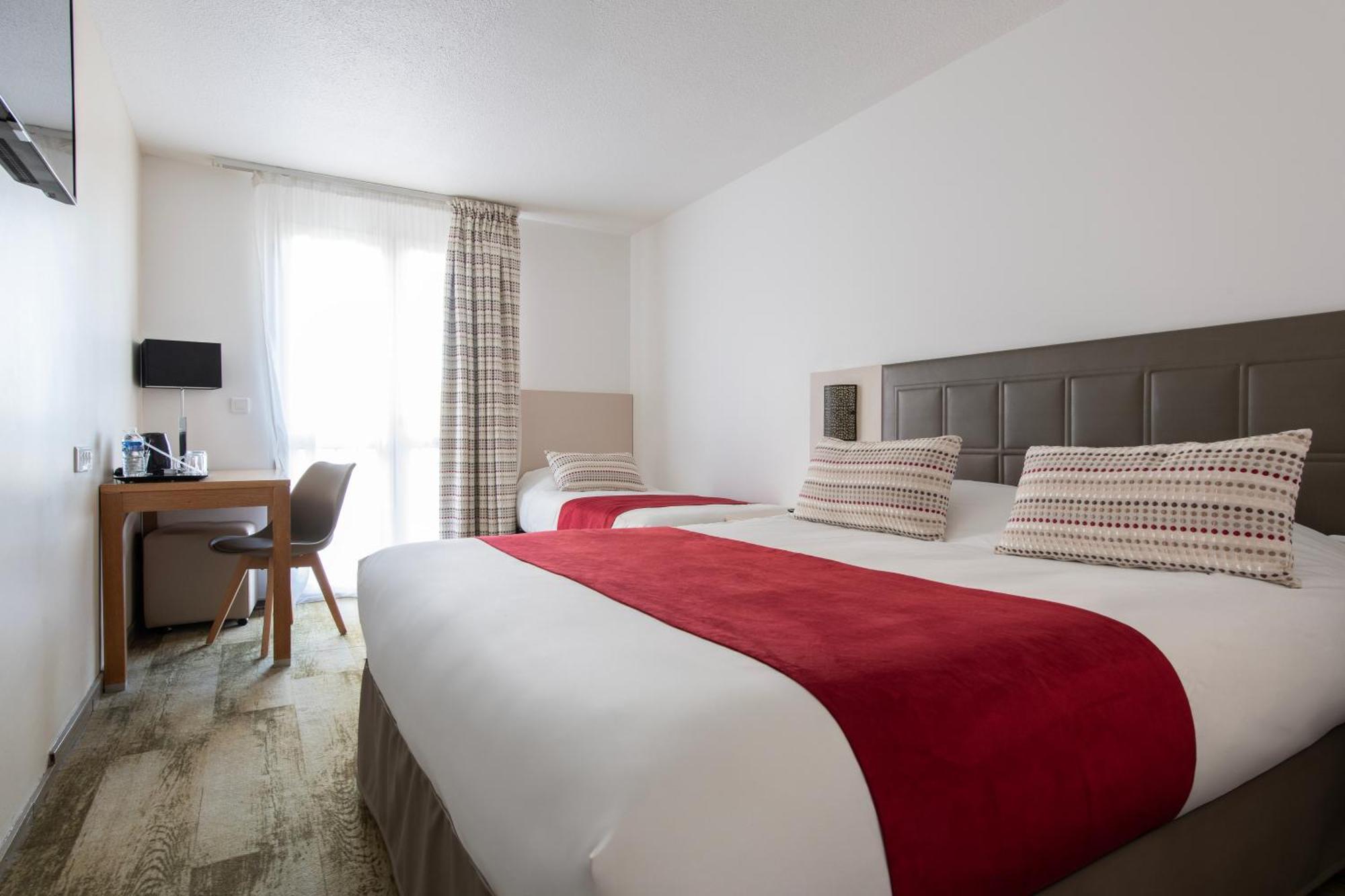 Atrium Centre Hotel 3*
