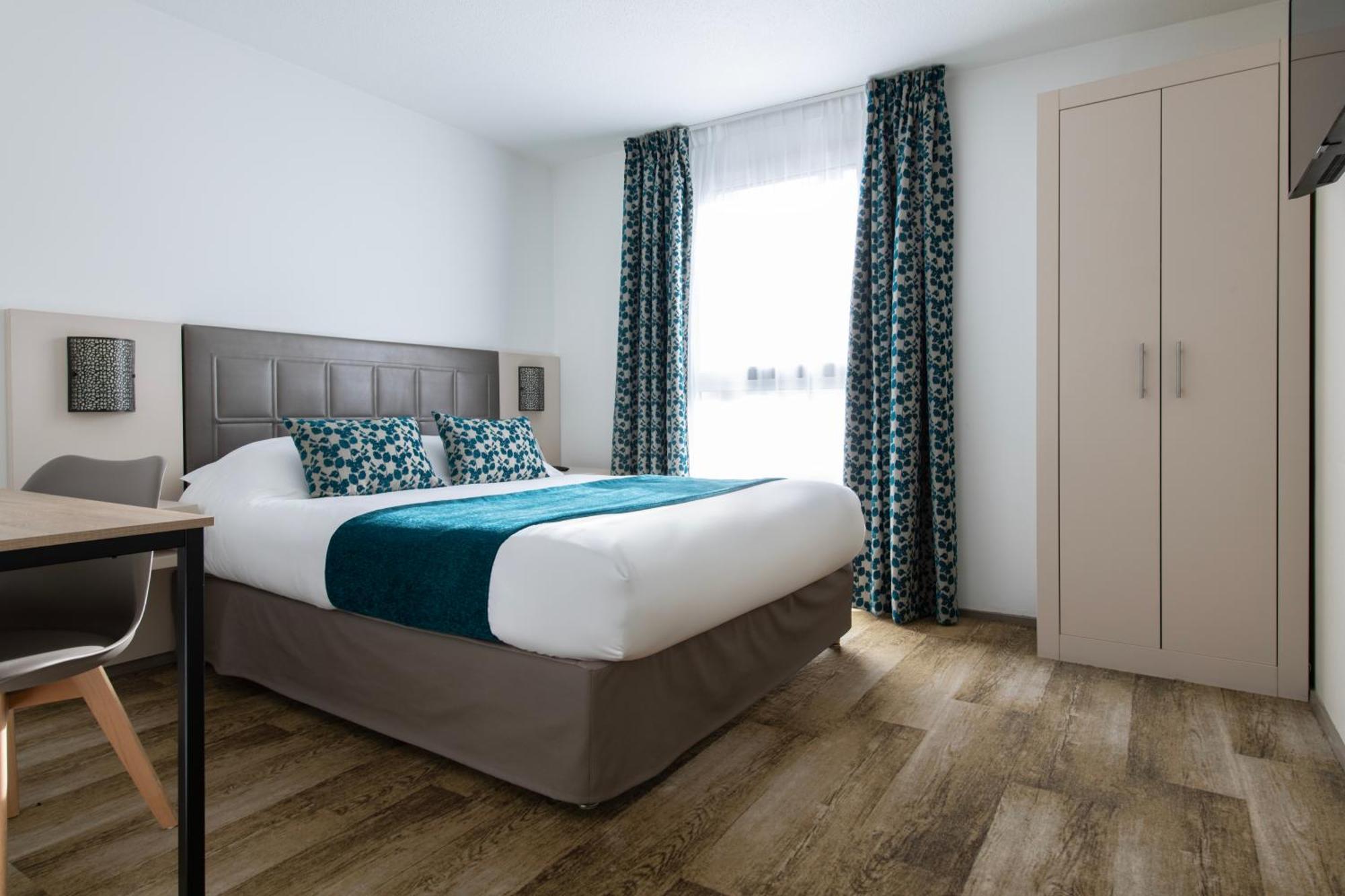 Atrium Centre Hotel 3*